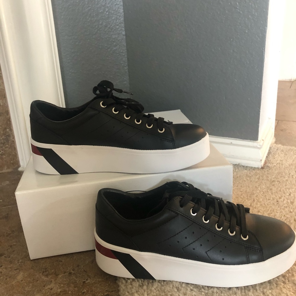 Marc Fisher LTD tony sneaker